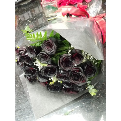 Wrap black roses